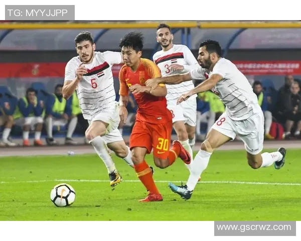 中国与叙利亚足球赛中西安球迷热情支持展现团结力量